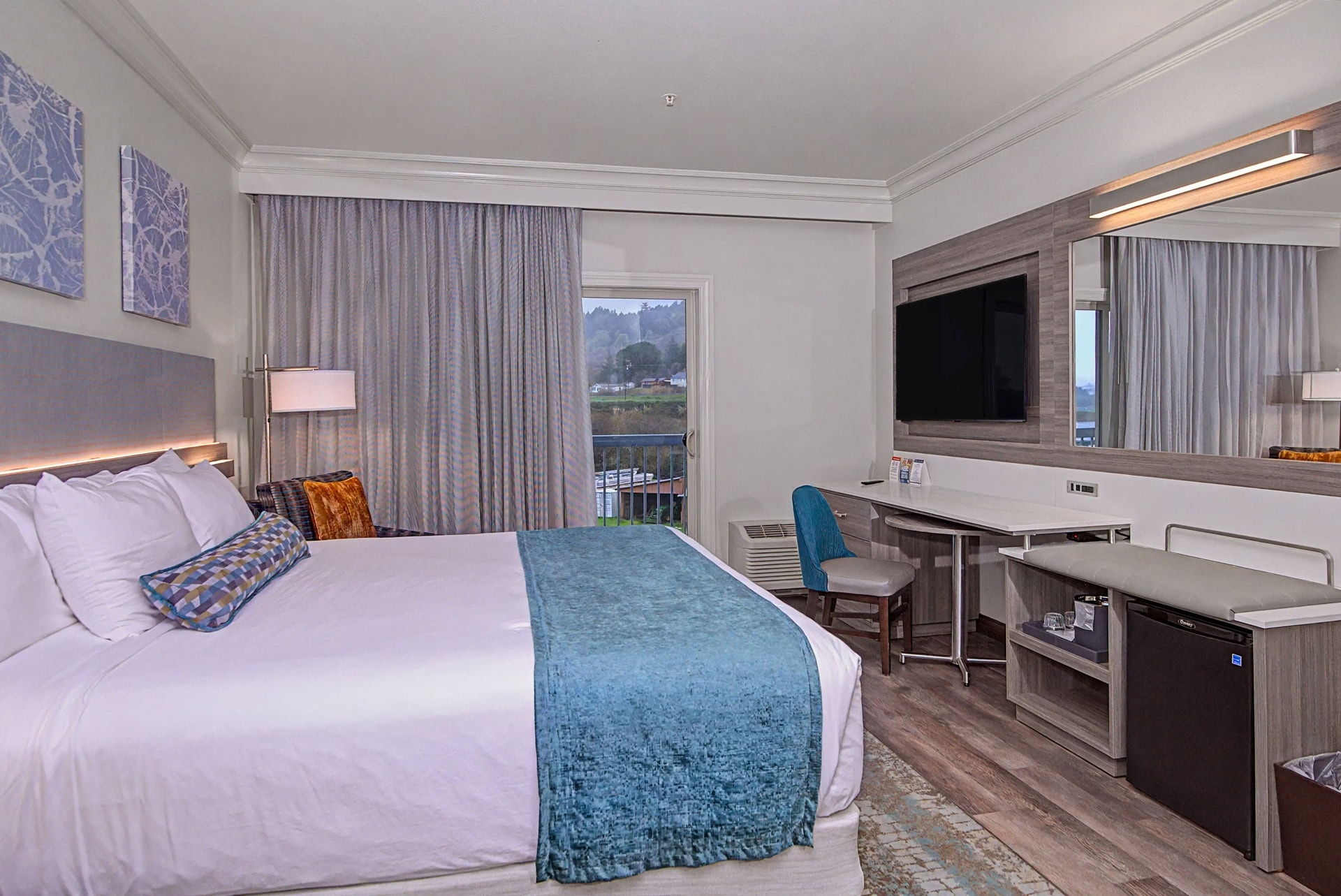Blue Lake Casino Hotel - Balcony Room